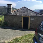 La Del Abuelo En La Aldea Cerca Del Mar * Ortigueira
