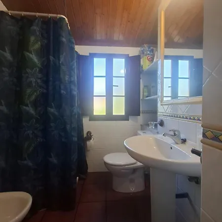 La Del Abuelo En La Aldea Cerca Del Mar